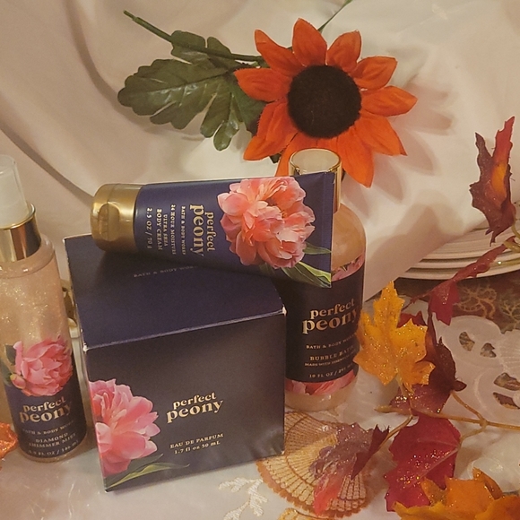 Perfect Peony 4-PC Costmetic Set - Picture 2 of 16